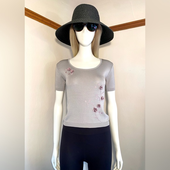 ARDEN B - Knit Top w/ Mini Rose Embellishment - Sz Med - Picture 10 of 10